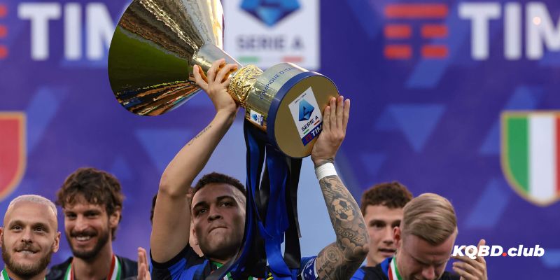 Giải đấu có 20 câu lạc bộ chuyên nghiệp tham gia với thể thức nghiêm ngặt